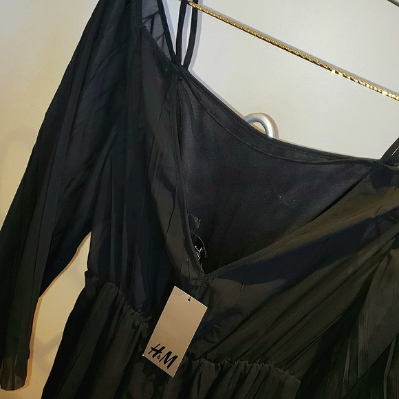 *NEW* H&M Sheer Wide Leg Jumpsuit💣 - Picture 4 of 7